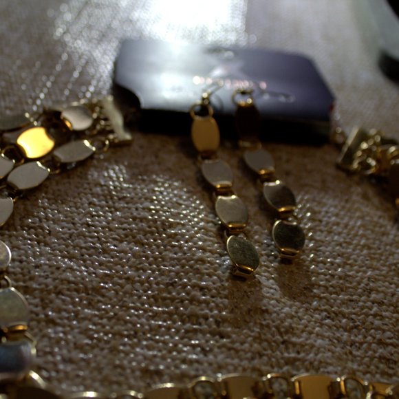 Gold Flat Linked Necklace with Matching Earrings - Picture 4 of 4